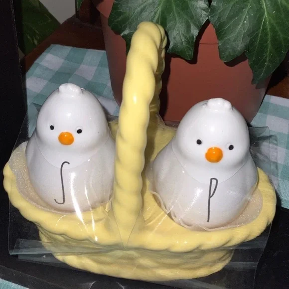 Rae Dunn Chicks in a Basket Salt & Pepper Shakers - Picture 6 of 6